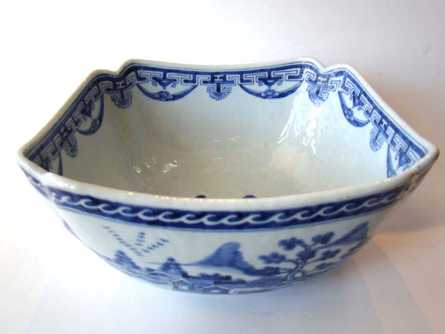 A gorgeous19th century Chinese cut-corner bowl — image 3